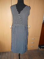 Nieuwe zwart-wit jurk / Maat M, Kleding | Dames, Jurken, Ophalen of Verzenden, Nieuw, Maat 38/40 (M), Onder de knie