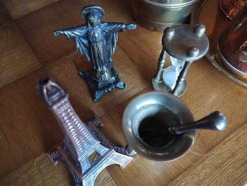4 koperen objecten : zandloper, eifeltoren, beeldje + vijzel, Antiquités & Art, Antiquités | Bronze & Cuivre, Enlèvement