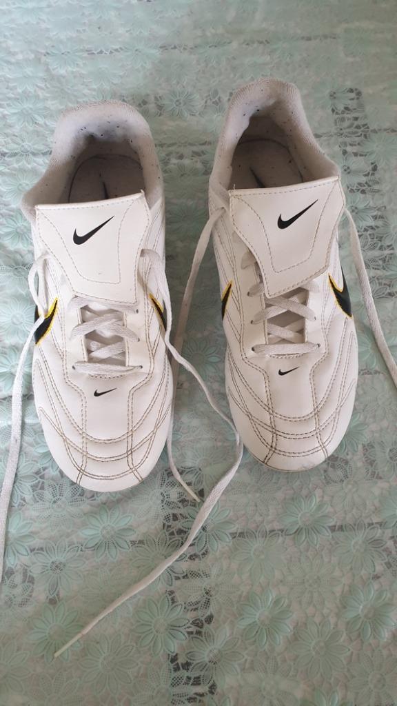 Chaussure de football Nike., Sport en Fitness, Voetbal, Gebruikt, Schoenen, Ophalen