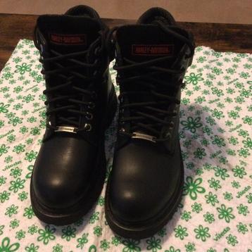 Harley-Davidson boots., Ophalen