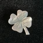 Mooie vintage geluksbroche parelmoer klavertje 4, Handtassen en Accessoires, Broches, Koper, Overige kleuren, Minder dan 4 cm