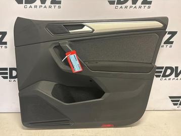 Deurplaat 4Deurs rechts-voor van een Volkswagen Tiguan (C9X) beschikbaar voor biedingen