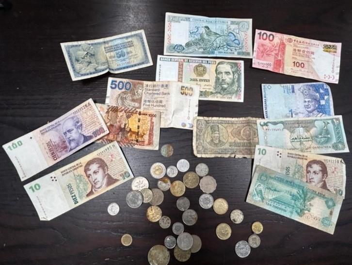 Zeer vele oude bankbiljetten en muntstukken, Postzegels en Munten, Munten en Bankbiljetten | Verzamelingen, Bankbiljetten, Ophalen of Verzenden