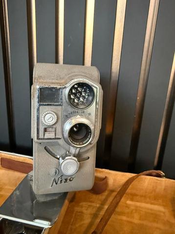 Oude filmcamera beschikbaar voor biedingen