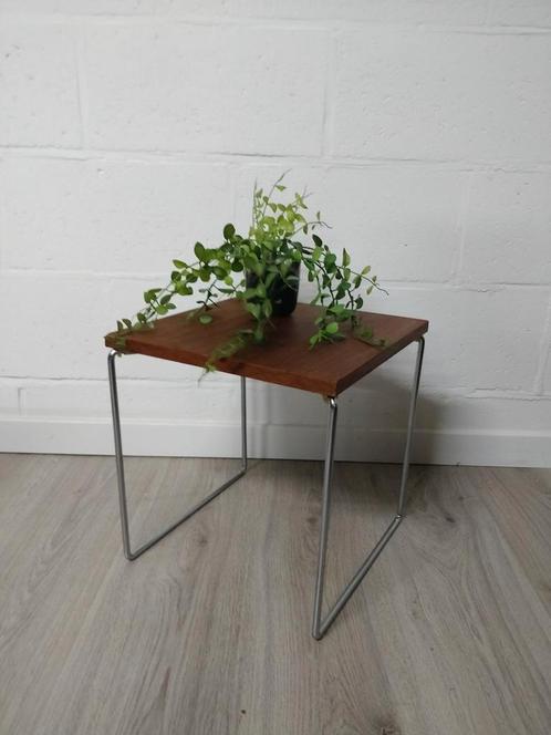 Vintage bijzettafeltje teak | sidetable, Huis en Inrichting, Tafels | Bijzettafels, Zo goed als nieuw, Ophalen of Verzenden