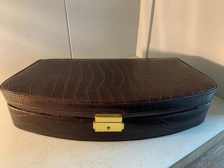 Boîte à montres en cuir marron pour 6 montres, Bijoux, Sacs & Beauté, Montres | Anciennes | Antiquités, Montre-bracelet, Autres marques