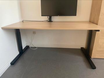 Pami standing desk beschikbaar voor biedingen