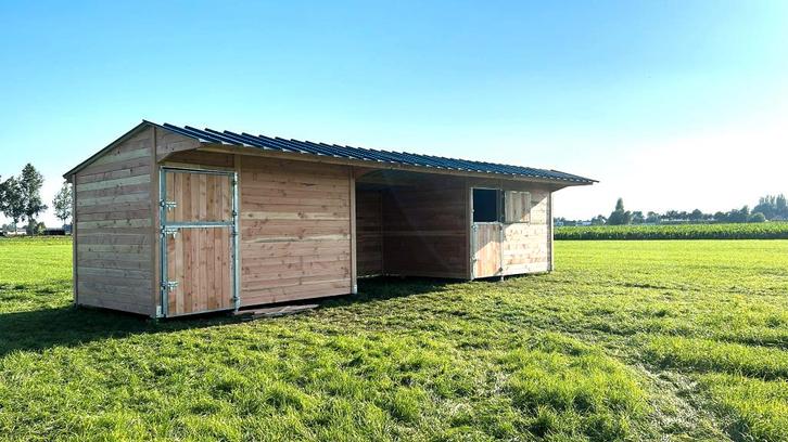 Écurie/abri/écurie pour chevaux (3x43), Animaux & Accessoires, Box & Pâturages, Mise à l'étable, Pâturage, 2 ou 3 chevaux ou poneys