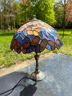 Schemerlamp Tiffany stijl met vlinders en bloemen, Huis en Inrichting, Lampen | Tafellampen, Glas, Gebruikt, Ophalen