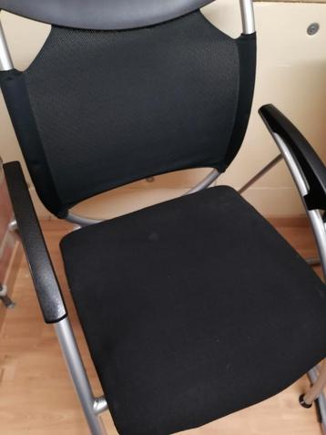 zwarte stoelen, 3 stuks  beschikbaar voor biedingen