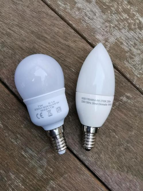 Spaarlamp of energiezuinige lamp. Prijs per stuk., Maison & Meubles, Lampes | Lampes en vrac, Comme neuf, Ampoule économique, E14 (petit)