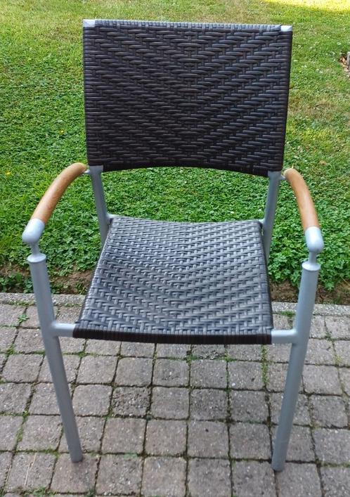 Terrasstoel Armleuning Gevlocht Riet Kunststof bruin, Tuin en Terras, Tuinstoelen, Zo goed als nieuw, Kunststof, Stapelbaar, Ophalen
