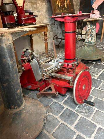 Gevraagt : oude snijmachine berkel of voet in gietijzer beschikbaar voor biedingen