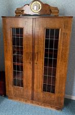 Glazen dressoir, Ophalen