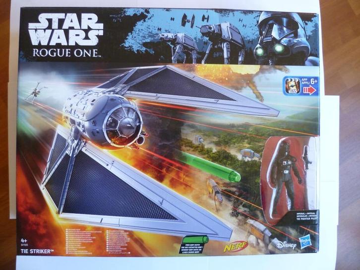 STARWARS ROQUE ONE"TIE STRIKER+IMPERIAL TIE PILOT"UIT 2015, Verzamelen, Star Wars, Nieuw, Actiefiguurtje, Ophalen of Verzenden