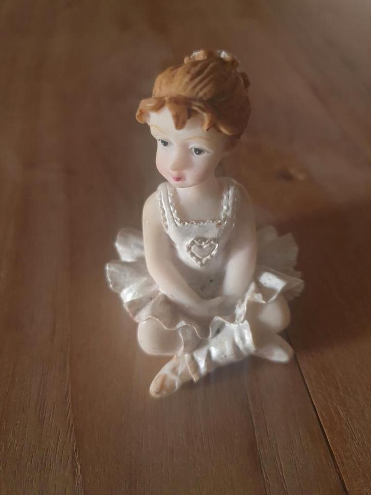 Ballerina zittend, Verzamelen, Beelden en Beeldjes, Zo goed als nieuw, Ophalen of Verzenden