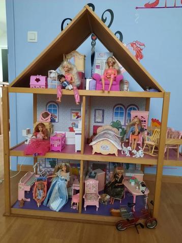 Barbie huis, Kinderen en Baby's, Speelgoed | Poppenhuizen, Ophalen of Verzenden, Zo goed als nieuw, Poppenhuis