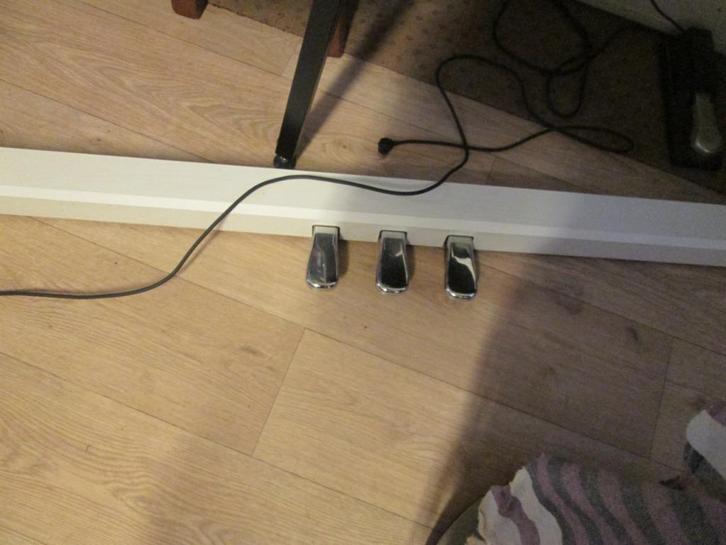 Roland KPD-70 pedaal-unit voor FP-30, Muziek en Instrumenten, Piano's, Zo goed als nieuw, Piano, Wit, Digitaal, Ophalen