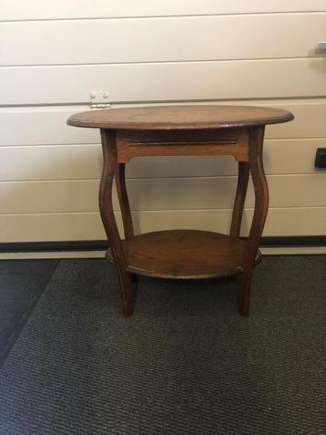 Vintage bijzettafeltje beschikbaar voor biedingen
