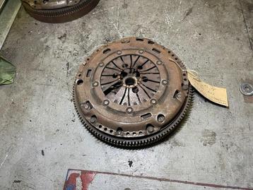 VOLANT MOTEUR BI-MASSE Audi A3 (8P1) (03G105266AL), Utilisé, Audi