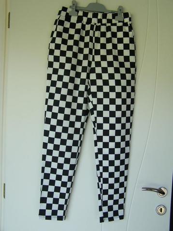Pantalon à motif damier disponible aux enchères