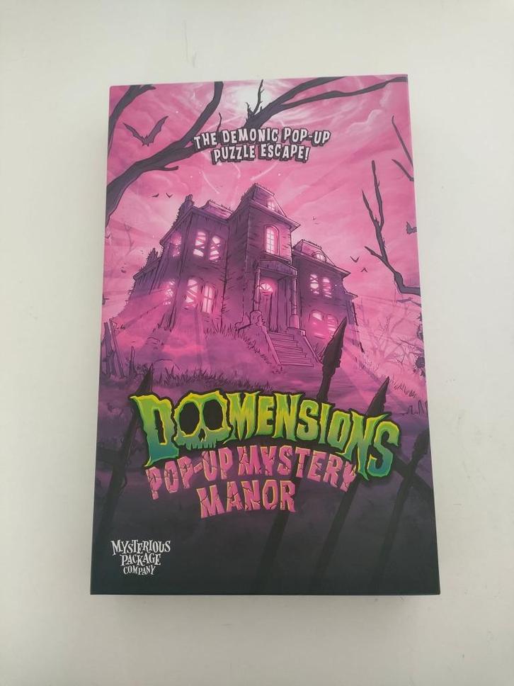 Doomensions Pop-Up Mystery Manor, Hobby en Vrije tijd, Gezelschapsspellen | Bordspellen, Zo goed als nieuw, Een of twee spelers