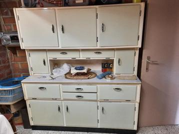 Vintage kast wit  beschikbaar voor biedingen