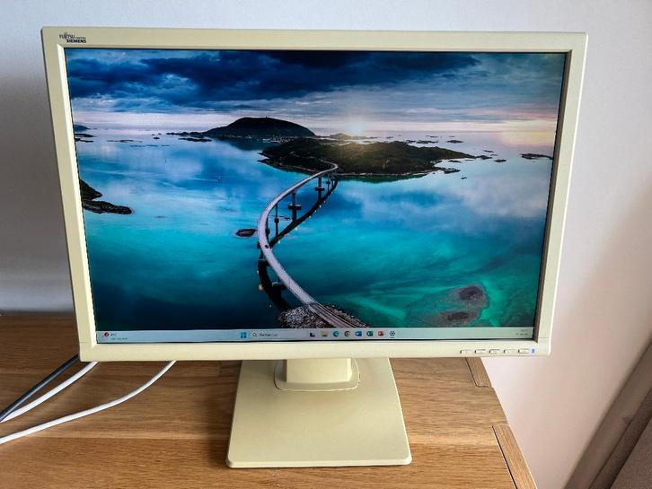 Ecran Fujitsu 22" modèle E22W, Informatique & Logiciels, Moniteurs, DVI, VGA, Enlèvement