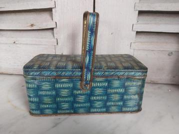 Leuk oud blikken lunch trommeltje / lunch blik handvat beschikbaar voor biedingen