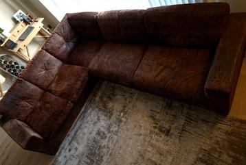 Hoeksalon in suède leder