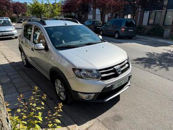Dacia Sandero Stepway 108.000km Stepway 0.9 benzine 90PK, Auto's, Dacia, Stof, Zwart, Electronic Stability Program (ESP), 124 g/km