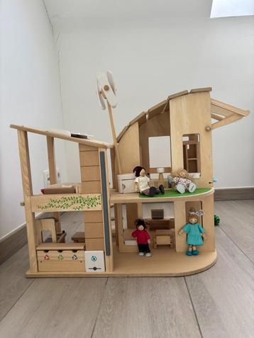 Maison de poupée "Plantoys" et famille des poupées  beschikbaar voor biedingen