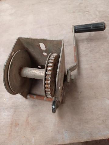 mechanische lier beschikbaar voor biedingen