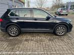 Volkswagen tiquan 2.0 TDI SCR DSG Life, Auto's, Alcantara, Zwart, Diesel, Dealer onderhouden
