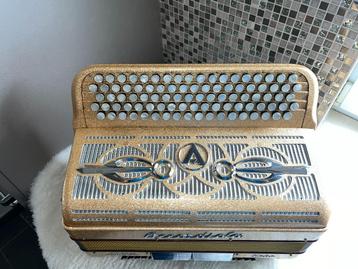 Accordéon : accordiola comme neuf, do1, Musique & Instruments, Accordéons, Comme neuf, Accordiola, 120 basses, Accordéon à boutons