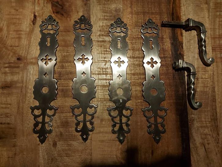 4 Antieke deurplaten en 2 bijhorende deurklinken, Antiek en Kunst, Antiek | Brons en Koper, Koper, Ophalen