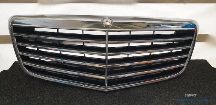 Grille facelift W211 E-klasse Mercedes 2118801783 Avantgarde, Auto-onderdelen, Carrosserie, Mercedes-Benz, Voor, Gebruikt