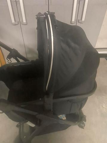 Hondenbuggy zwart beschikbaar voor biedingen