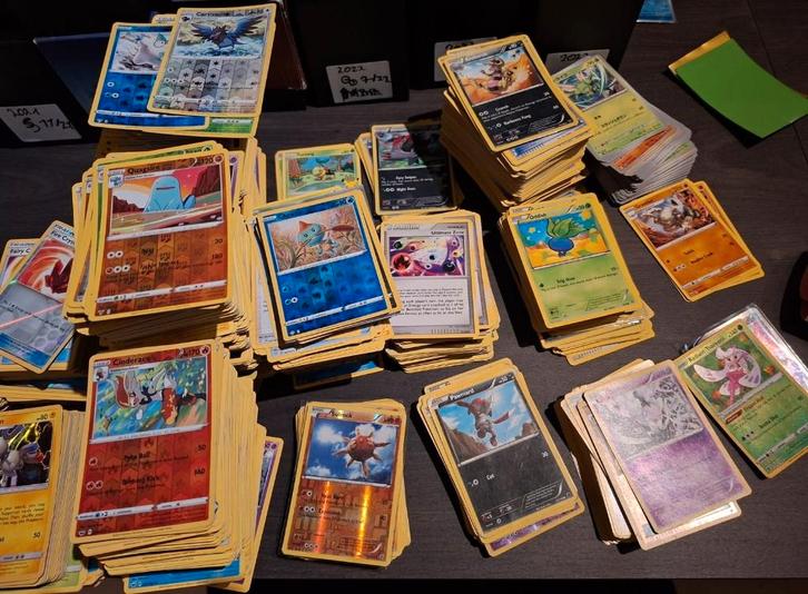 Pokemon kaart pakjes, Hobby en Vrije tijd, Verzamelkaartspellen | Pokémon, Zo goed als nieuw, Meerdere kaarten, Foil, Ophalen of Verzenden