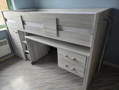 Kinderbed met bureau, kast en een matras, Kinderen en Baby's, Kinderkamer | Stapelbedden en Hoogslapers, Zo goed als nieuw, Ophalen
