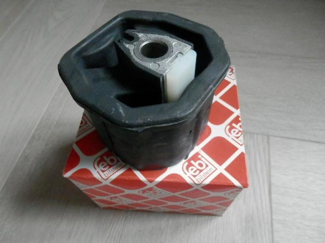 Support moteur diesel VW Bus T3 après 08-1982, Autos : Pièces & Accessoires, Moteurs & Accessoires, Pièces Oldtimer ou Ancêtre