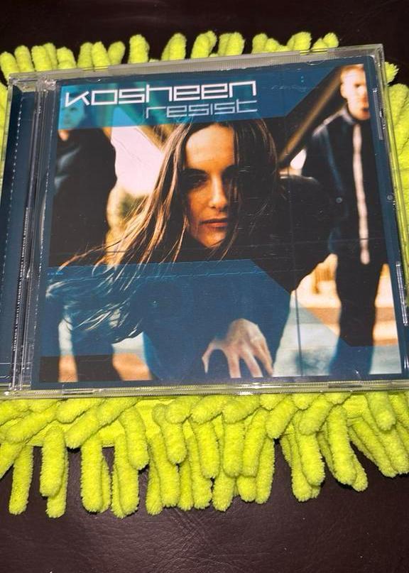 ALS NIEUW CD KOSHEEN / RESIST !, Cd's en Dvd's, Cd's | Pop, Zo goed als nieuw, Ophalen of Verzenden