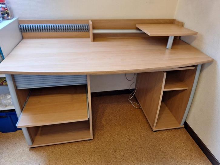 Ruim bureau met veel opbergruimte – in goede staat, Huis en Inrichting, Bureaus, Zo goed als nieuw, Bureau, Ophalen