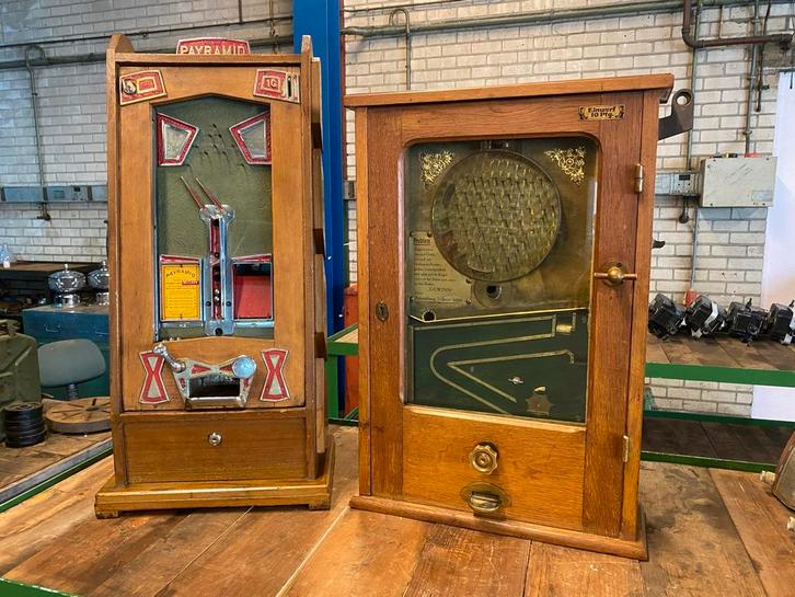 GEVRAAGD ANTIEKE KNIKKERKAST CAFESPEL GOKKAST AUTOMAAT, Antiek en Kunst, Curiosa en Brocante, Ophalen