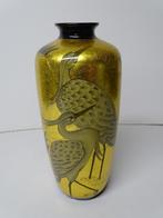 Antieke goudkleurige vaas, Ophalen