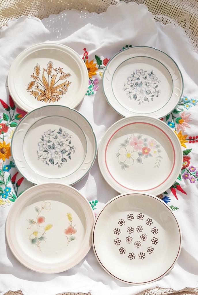 6 Assiettes vintage à fleurs🌹 "ironstone"( Japon, Italie), Antiquités & Art, Antiquités | Plateaux, Enlèvement ou Envoi