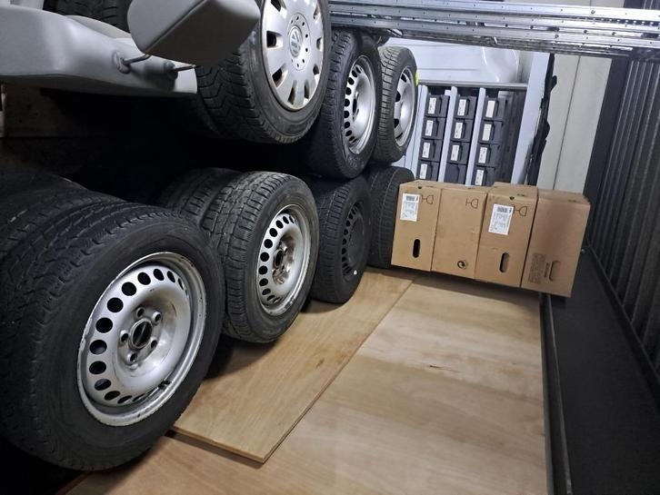 Winterbanden voor T5 / T6 en T6.1 16" en 17", Autos : Pièces & Accessoires, Pneus & Jantes, Jante(s), Pneus hiver, 17 pouces, 215 mm