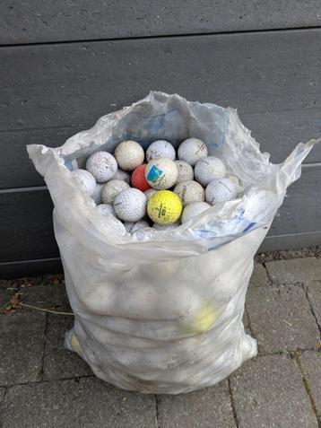 golfballetjes beschikbaar voor biedingen
