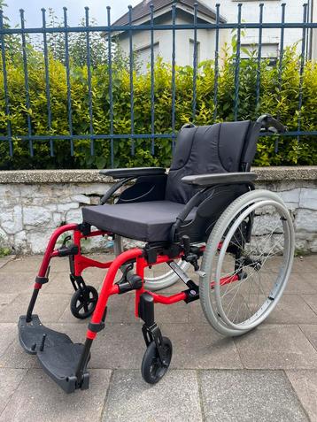 Invacare Esprit 3 opvouwbare rolstoel nieuwstaat 