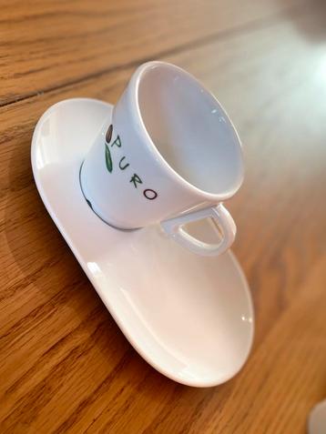 6 koppen met grote ondertas Puro beschikbaar voor biedingen